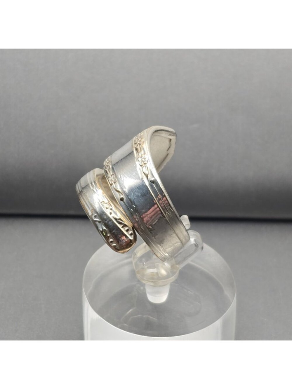 Vintage 1881 Rogers Silver Spoon Ring Wheat Bypass Band Size 8 Upcycled Jewelry - Picture 3 of 10